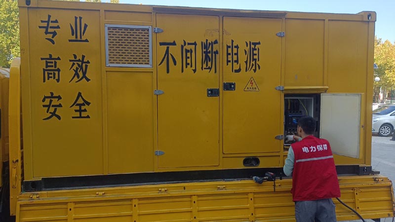 祁东柴油发电机组和UPS电源配合使用时，如何避免切换过程中的电力中断？